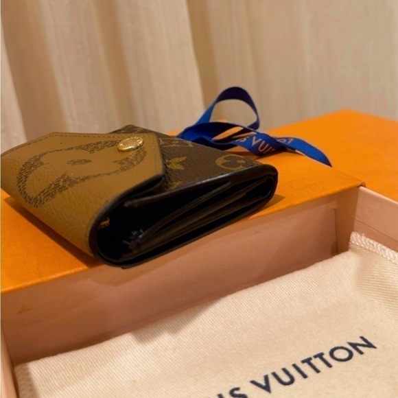 💯% Authentic Louis Vuitton Zoé wallet ✨ - Picture 5 of 15